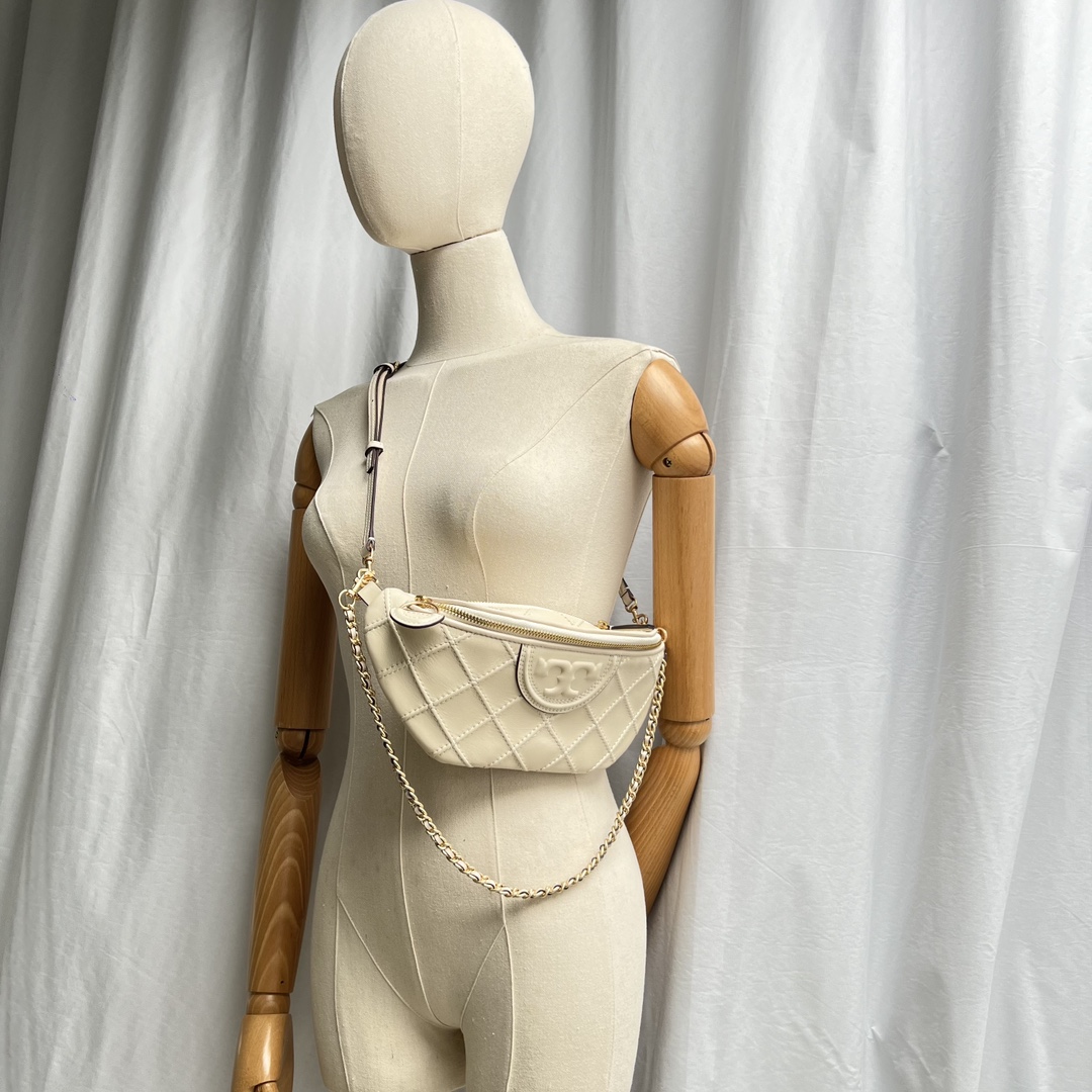 Tory Burch ～最新腰包，Fleming 软皮腰包精选超柔软皮饰有菱形褶裥图案，可用作斜挎包、腰包或单肩包