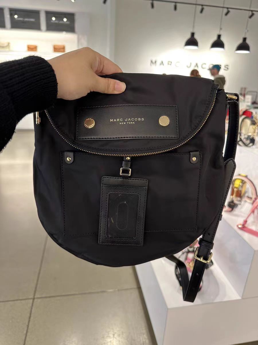 Marc Jacobs ～新款mj纯色大容量防水尼龙布斜跨单肩 牛皮锁头包