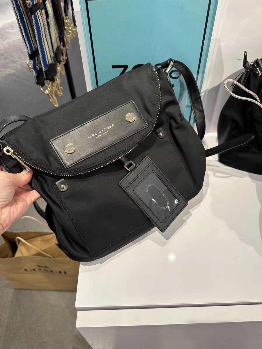 Marc Jacobs ～新款mj纯色大容量防水尼龙布斜跨单肩 牛皮锁头包