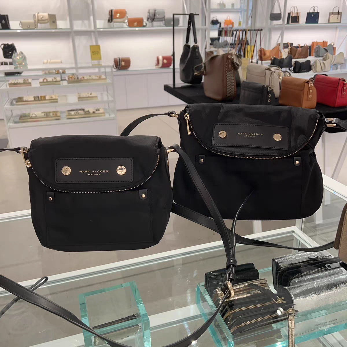 Marc Jacobs ～新款mj纯色大容量防水尼龙布斜跨单肩 牛皮锁头包