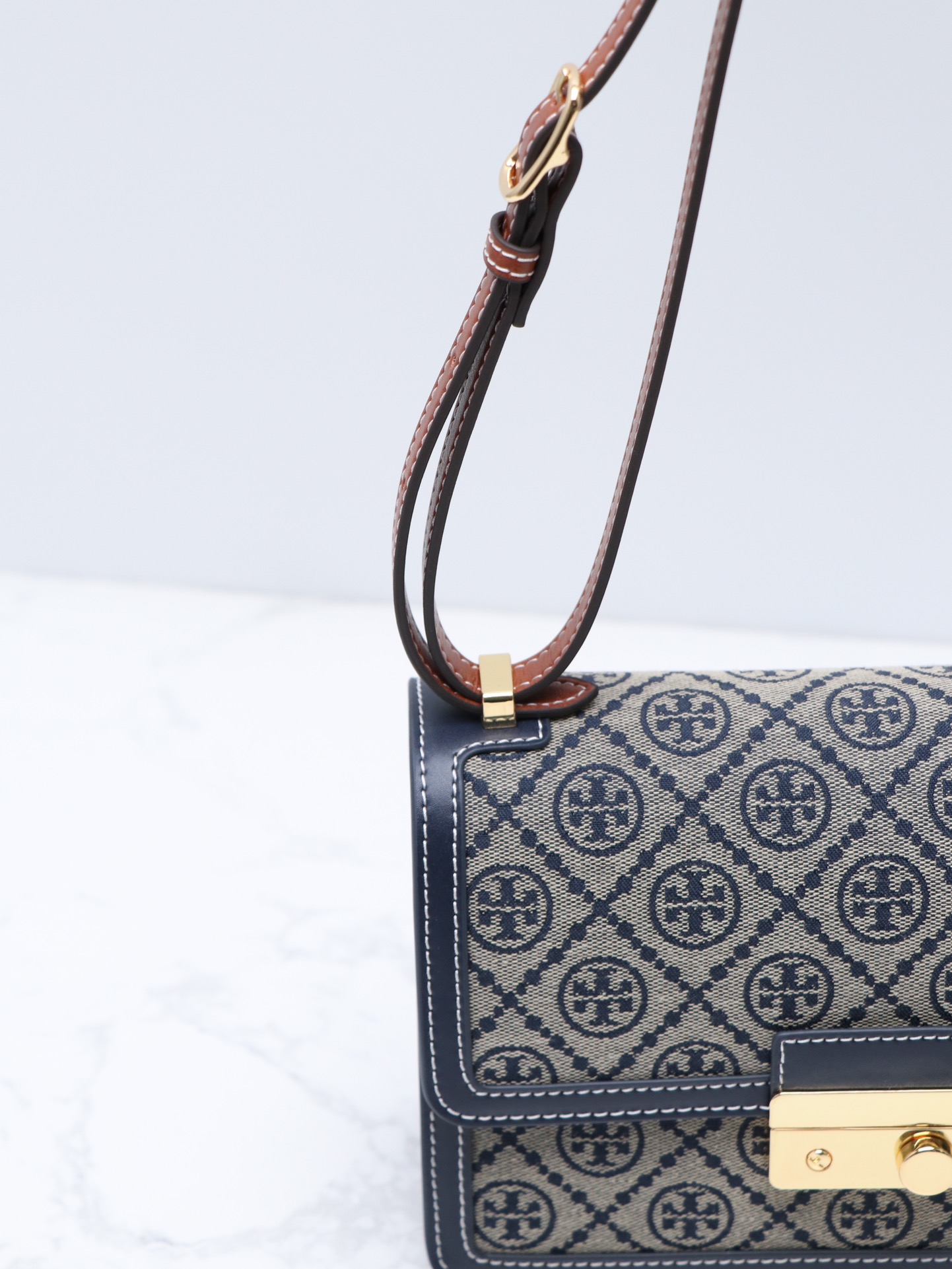 Tory Burch ～TB最新款158526 T monogram老花配皮（头层牛皮）