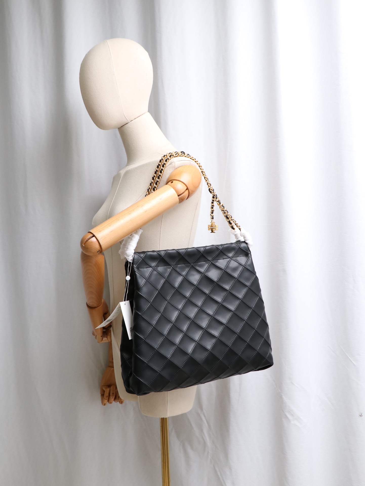 Tory Burch ～FLEMING 抽绳包 单肩垃圾袋大号 黑色 魅力隽永 Fleming 抽绳包