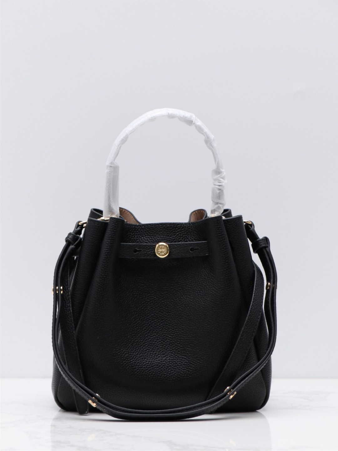 Tory Burch TB新款 166982 Romy 水桶包 精选柔软皮革 廓形灵巧 顶部巧妙收拢 富有质感