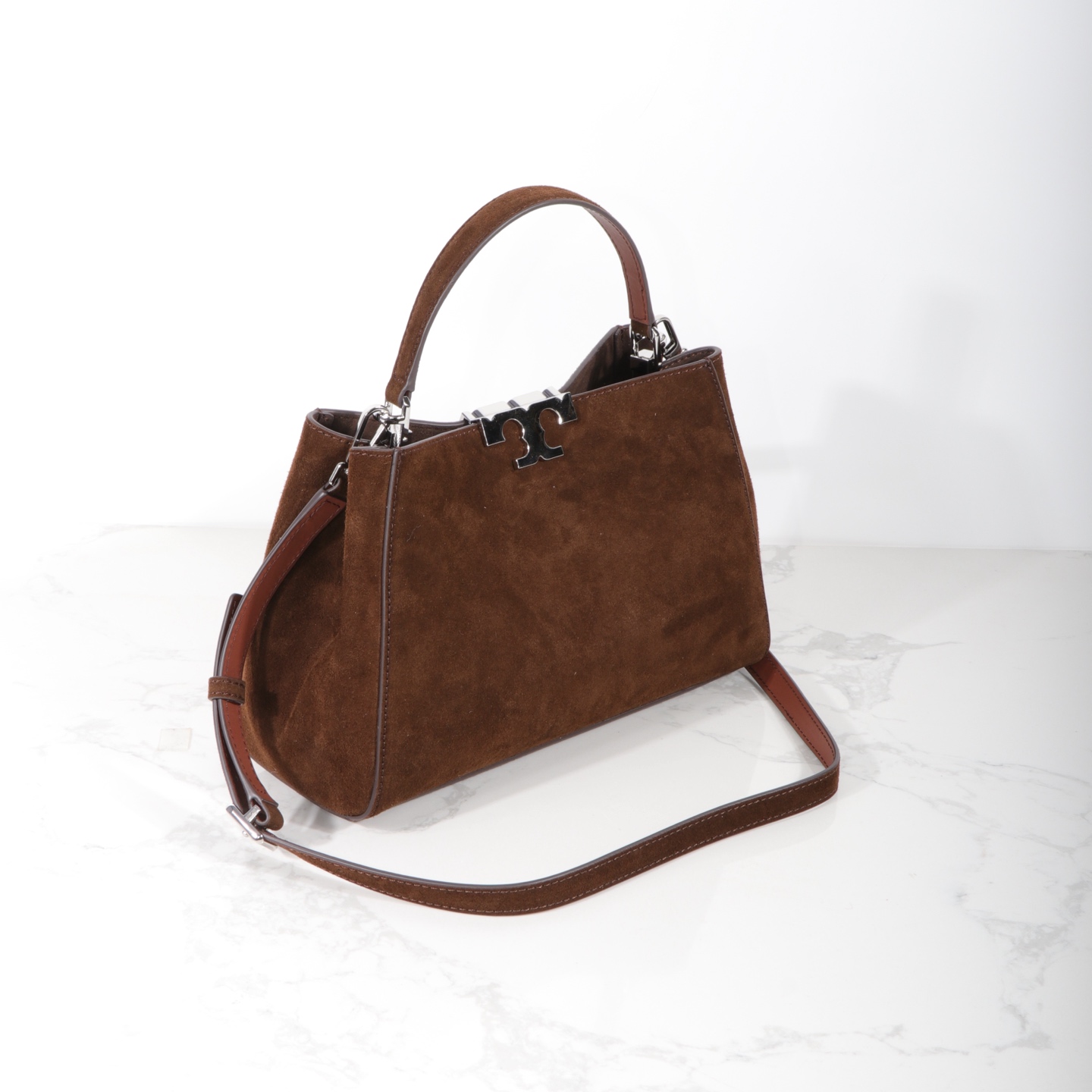 Tory Burch TORY BURCH 汤丽柏琦新品Eleanor手提包，碰上惊喜，天鹅绒手感。真的绝美对一直秋冬美拉德