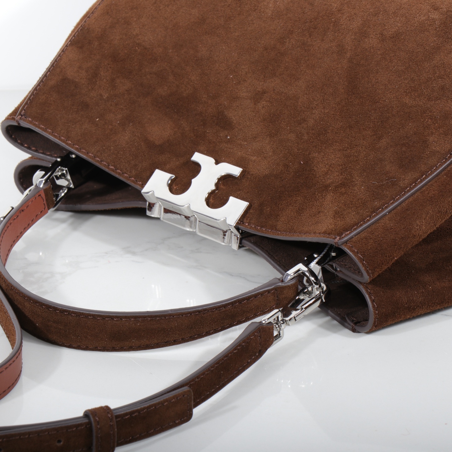 Tory Burch TORY BURCH 汤丽柏琦新品Eleanor手提包，碰上惊喜，天鹅绒手感。真的绝美对一直秋冬美拉德