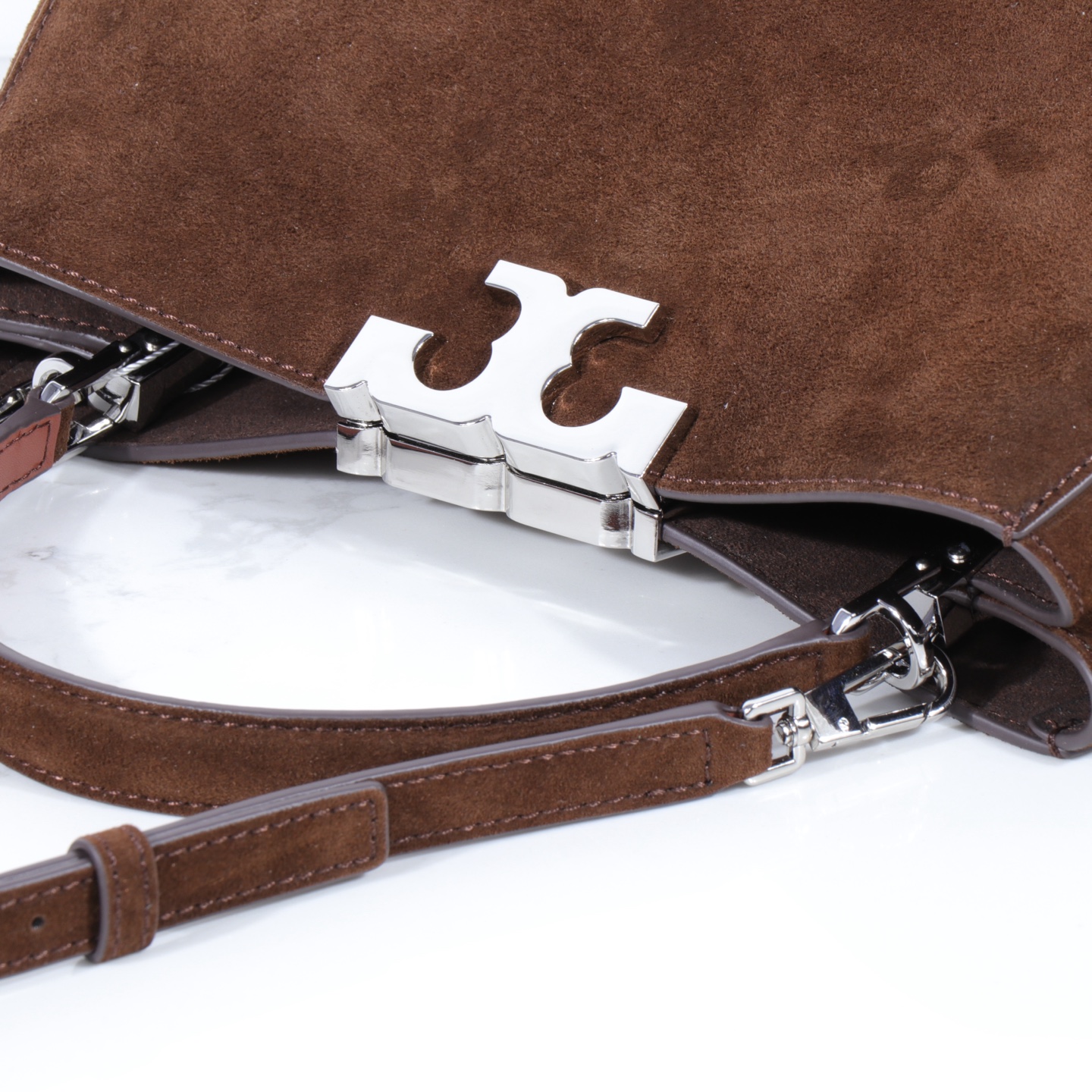 Tory Burch TORY BURCH 汤丽柏琦新品Eleanor手提包，碰上惊喜，天鹅绒手感。真的绝美对一直秋冬美拉德