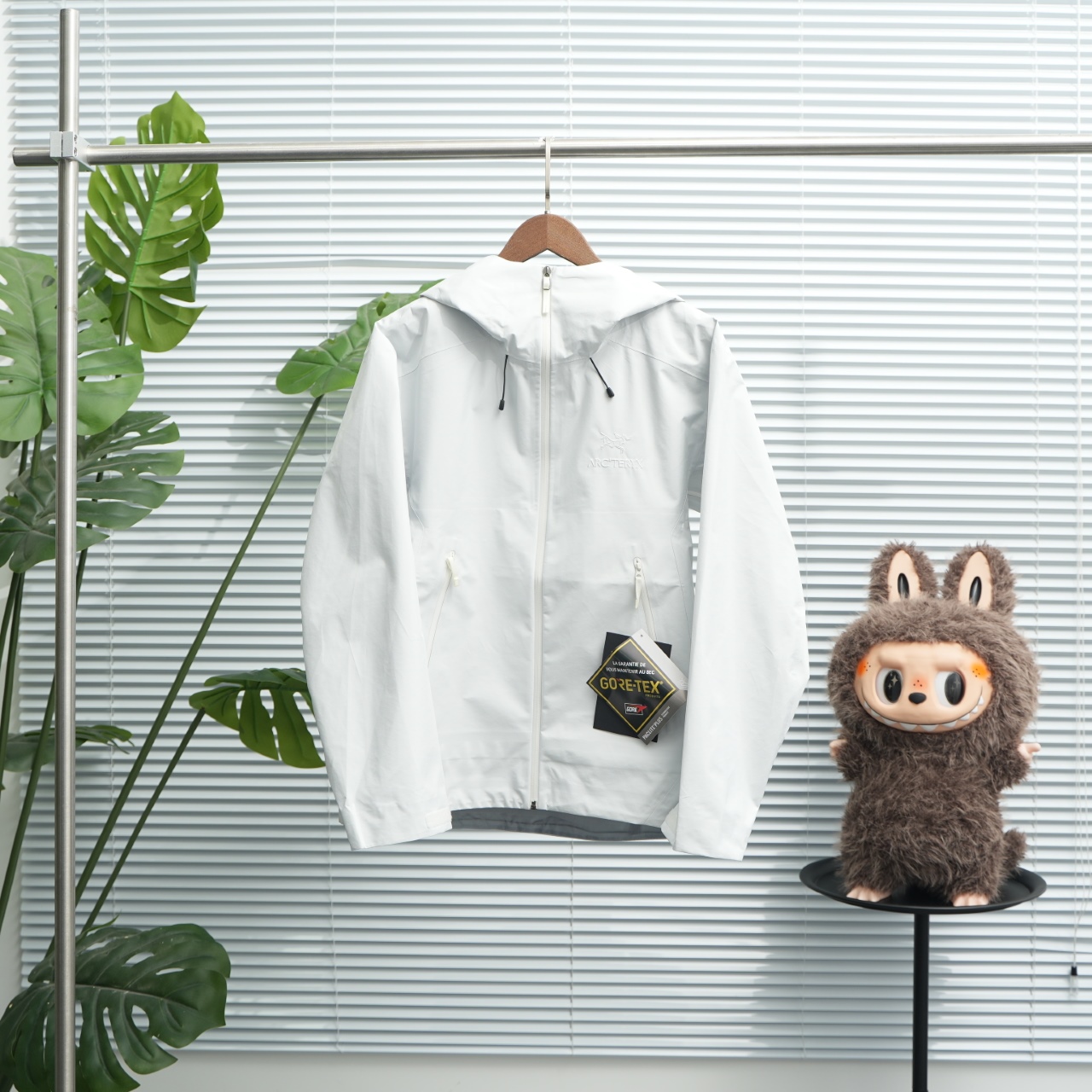 正品级💰460
ARC'TERY ｜ 始祖鸟贝塔LT系列冲锋衣
尺码：S-2XL  极地白