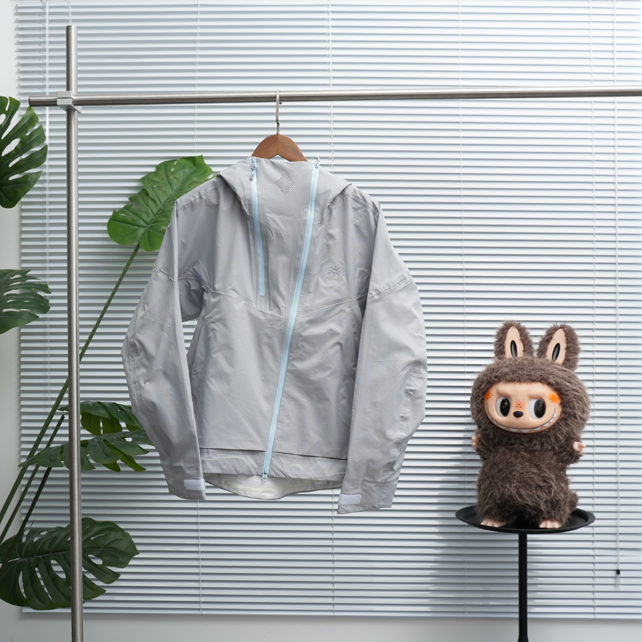 💰480

Kailas丨凯乐石索松运动户外连帽冲锋衣

Size：S-XXL 远天蓝