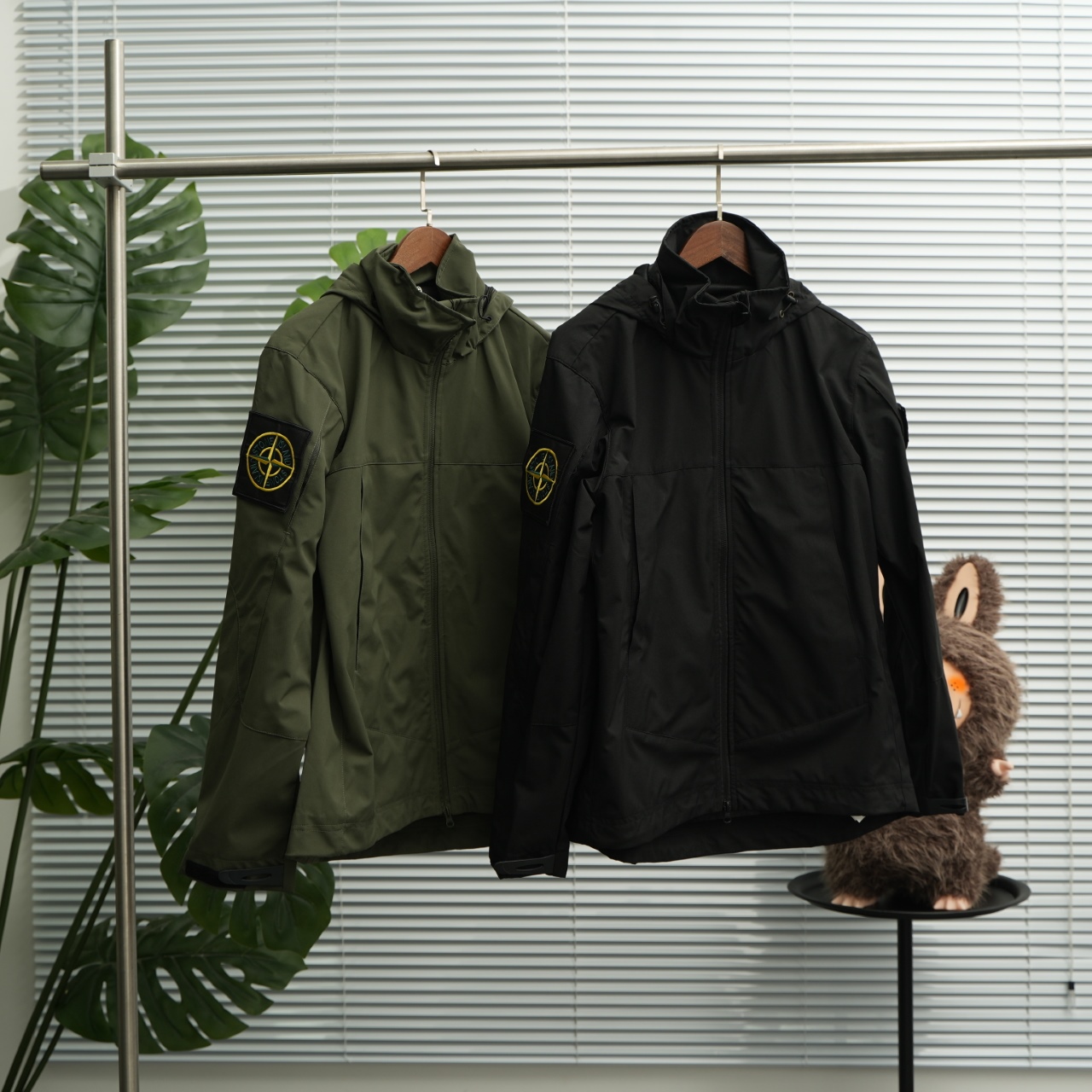 💰360

石头岛 徽章冲锋衣

尺码：S-XL