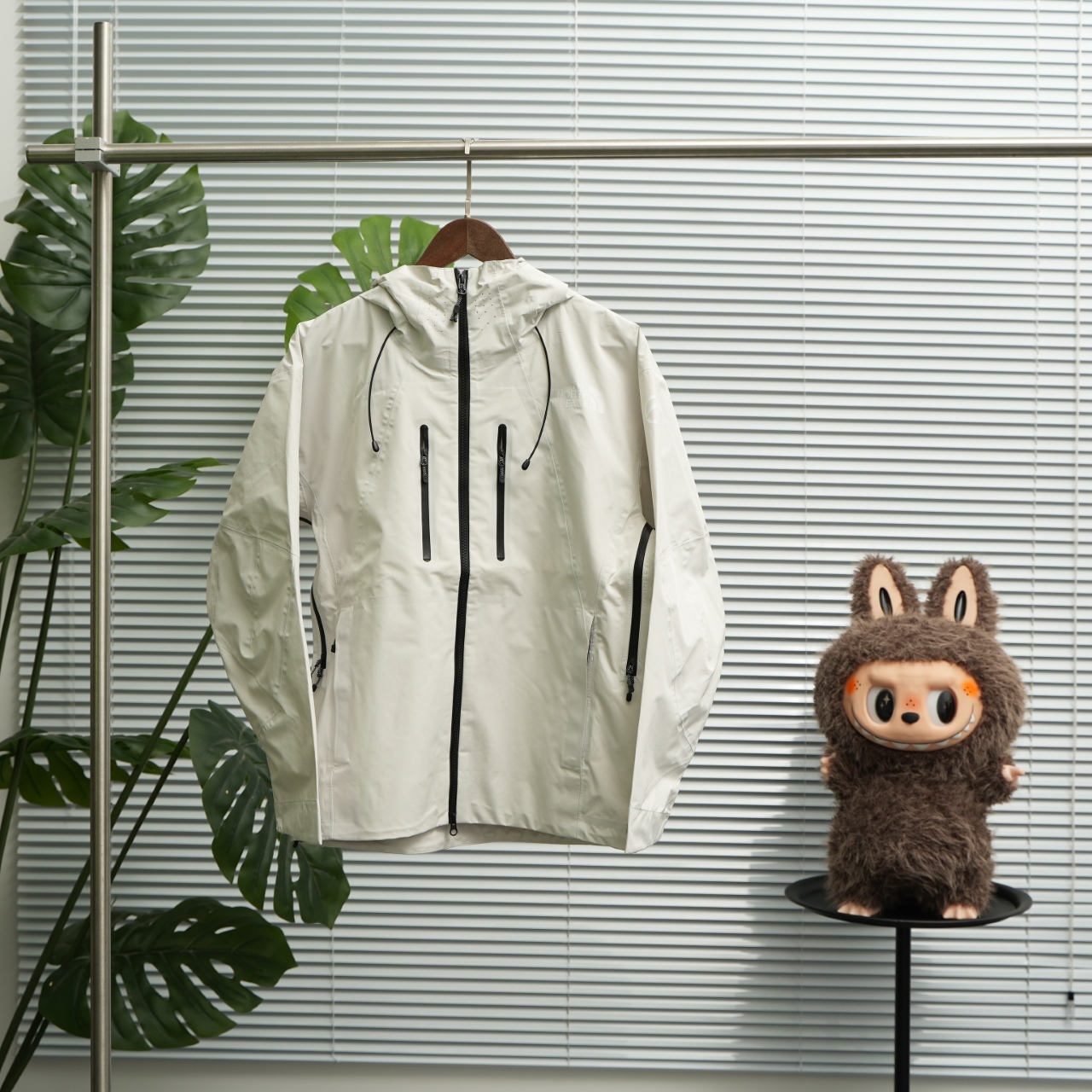 正品级💰480

The North Face/北面巅峰硬壳冲锋衣

尺码：XS-2XL 象牙白