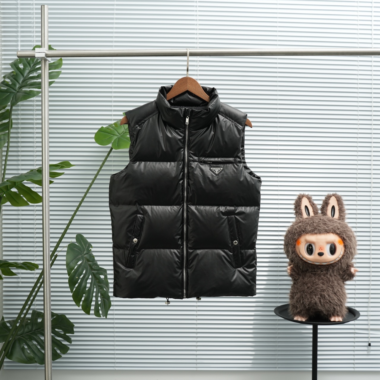 优价直供

普拉达马甲

尺码：46-54