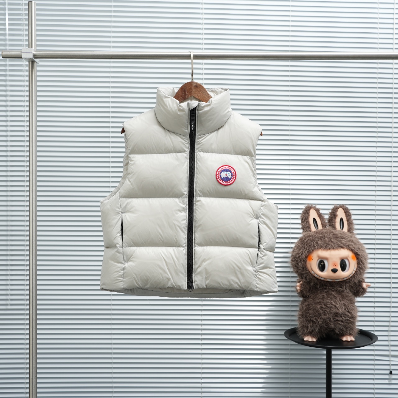 NO:614635,New model 2257 big goose vest white (red label), alexander wang19860909上新 新款 2257款大鹅马甲 白色(红标),,alexander wang,Men's clothing