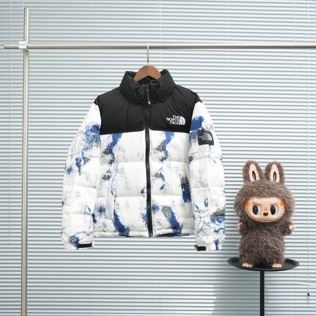 The North Face Earth Print Down Jacket - Stylish & Warm Outerwear 1 windows1759416422824 942509454 1594520536