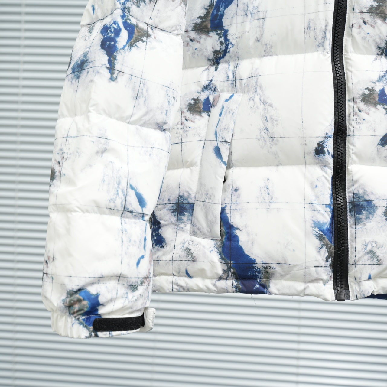 The North Face Earth Print Down Jacket - Stylish & Warm Outerwear 5 windows1759416424578 90183627143320427