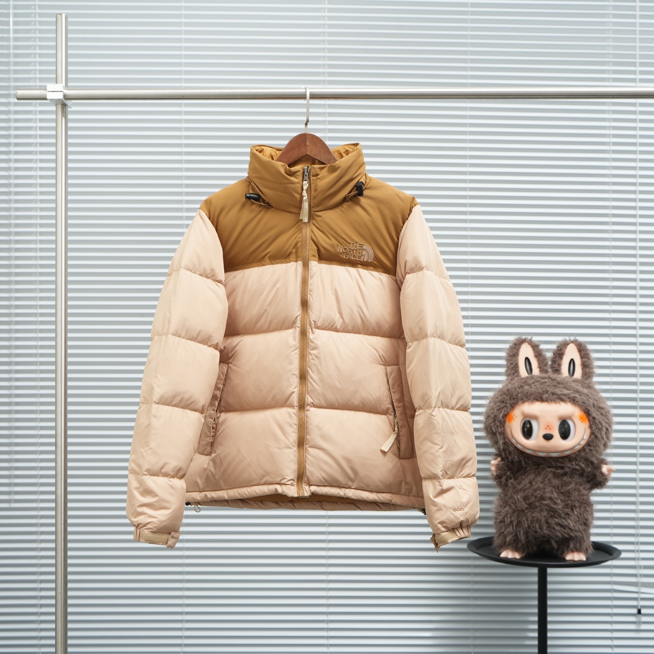 小麦
顶版 北面1996 羽绒服