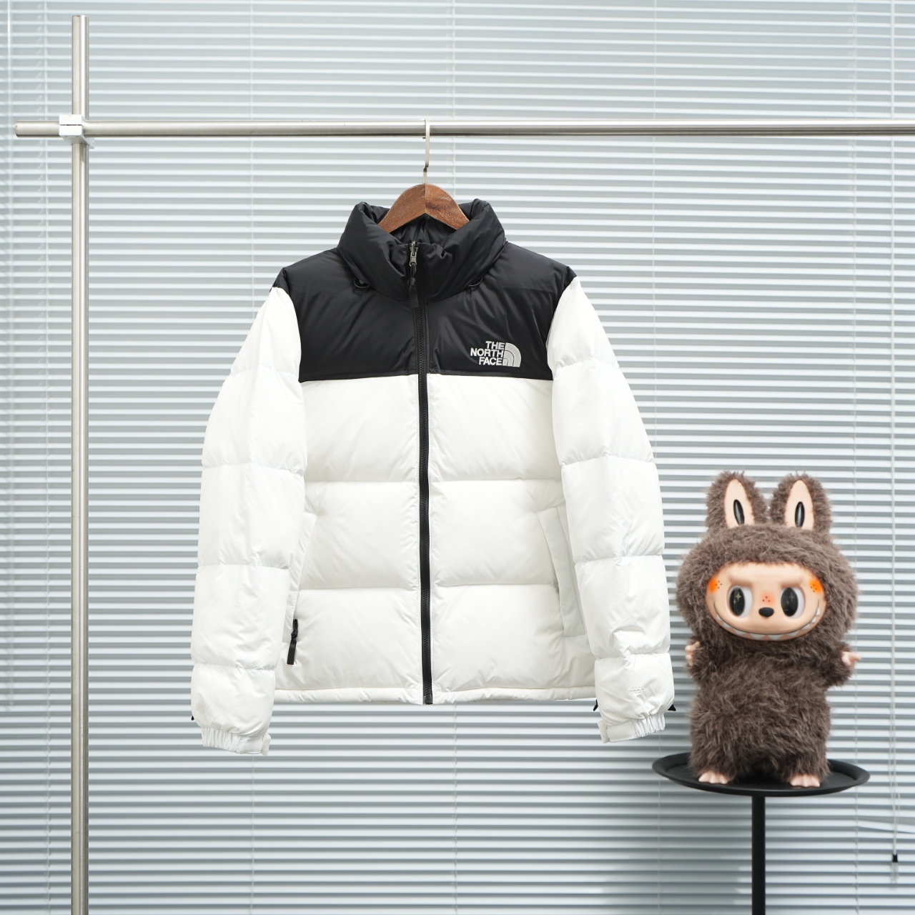 白色
顶版 北面1996 羽绒服