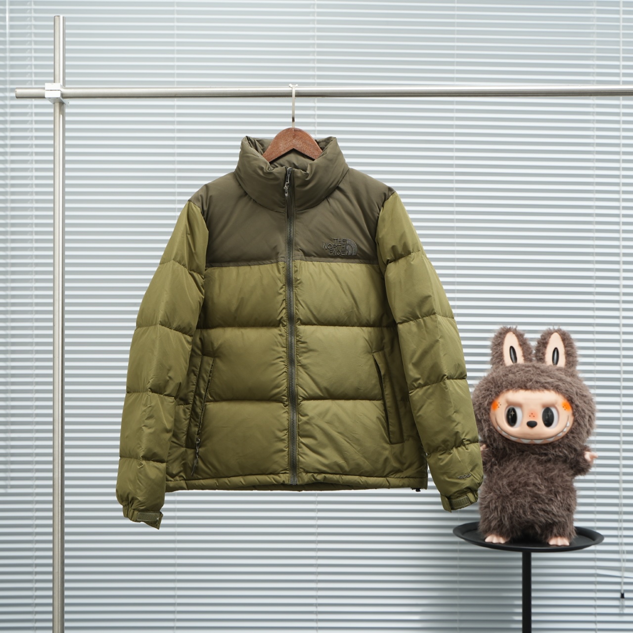 绿拼接
顶版 北面1996 羽绒服