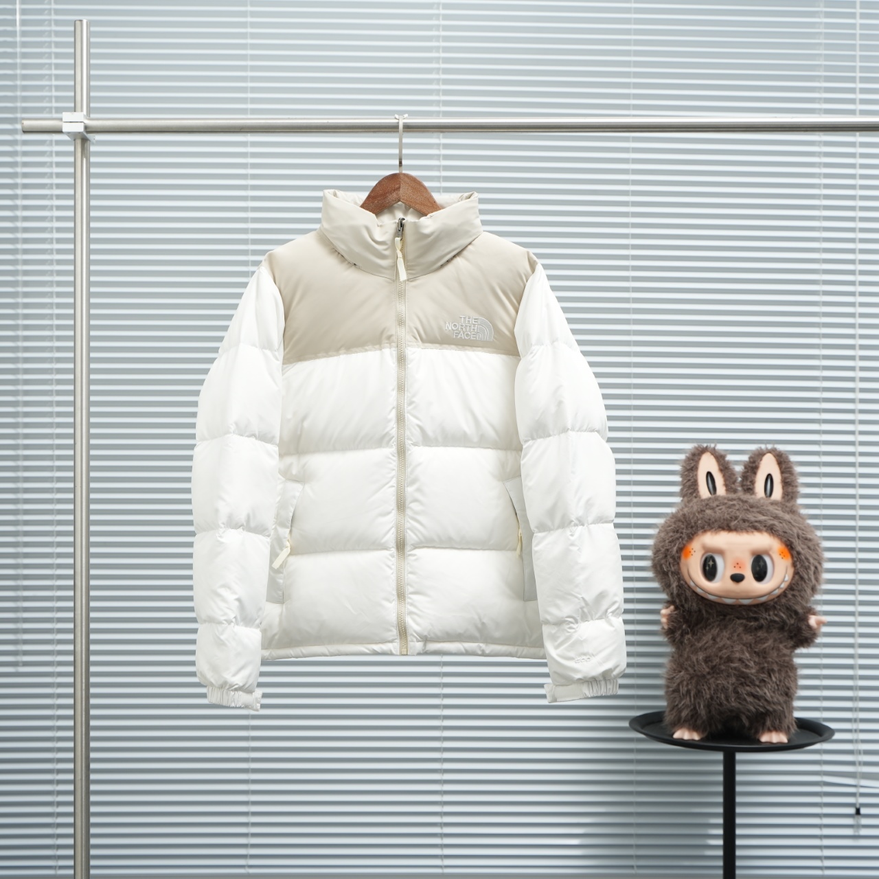 白拼接
顶版 北面1996 羽绒服