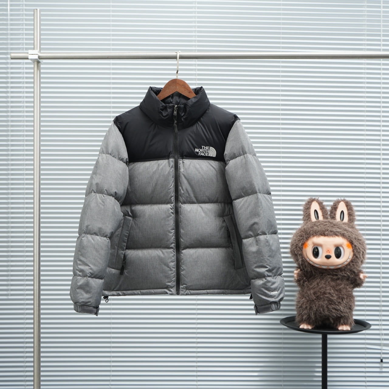 竹节灰
顶版 北面1996 羽绒服