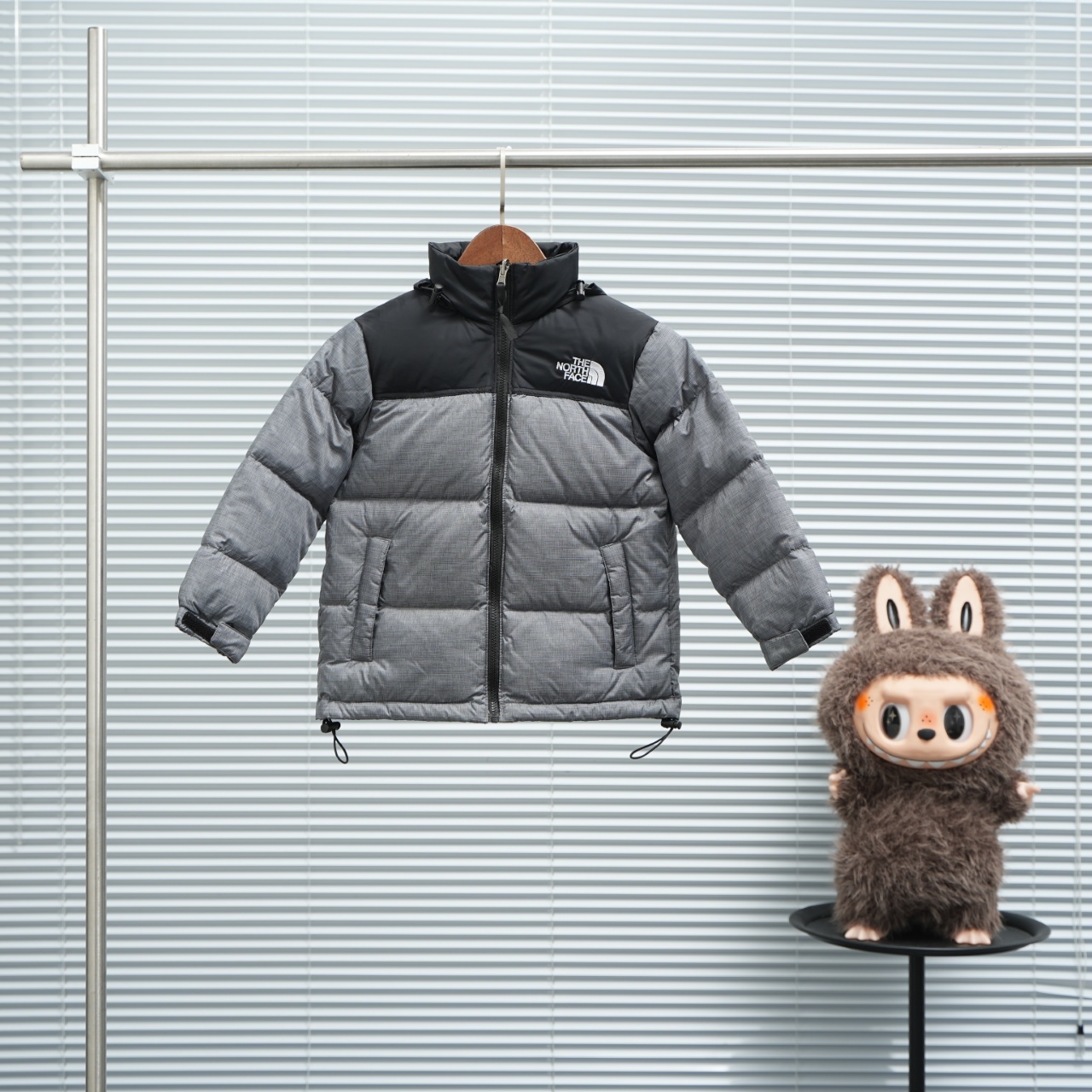 _das9s5iLuU-RgODA882jRNlt50J6RE6tnz9t7Lg