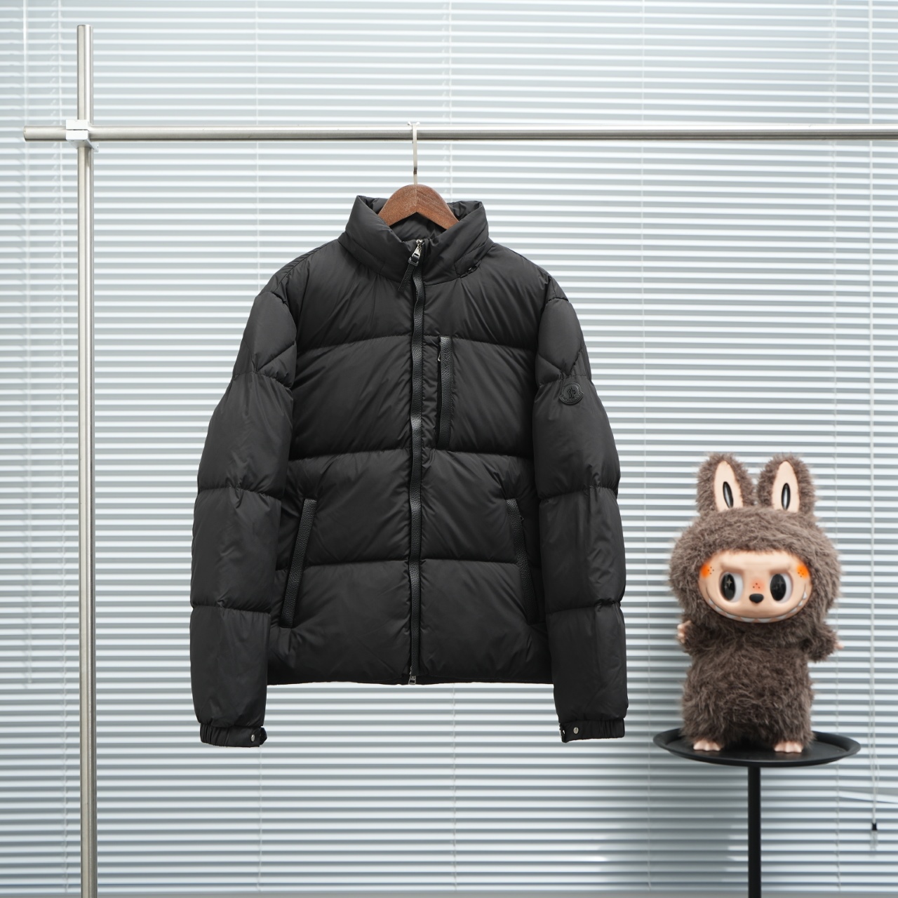 NO:600531,Black, low price direct supply Moncler, leather zipper style, same style down jacket for male and female celebrities, size 1-5,,Moncler,down jacket,alexander wang19860909黑色优价直供 Moncler盟可睐 皮拉链款 男女明星同款羽绒服 尺码1-5,,Moncler,down jacket,alexander wang,Men's clothing