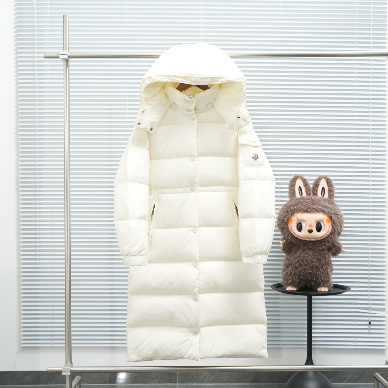 白色
Moncler盟可睐|Cavettaz 长款防风夹克羽绒服 女款
尺码:1-4