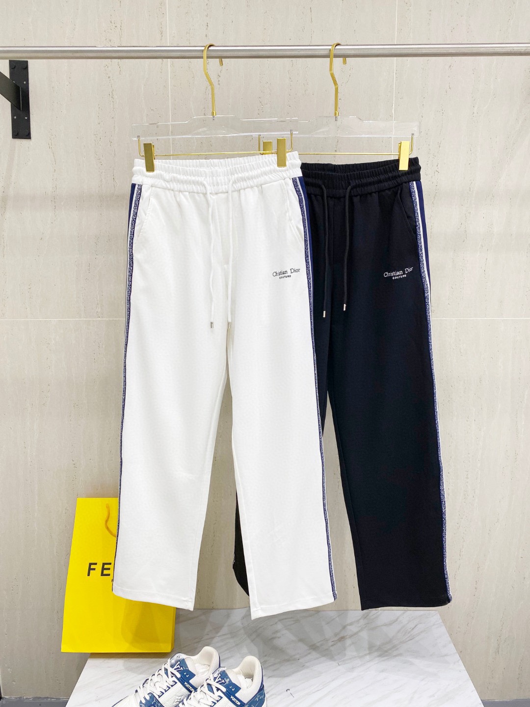 Bronze Moldere Air Spring and Summer Leisure Pants: High-quality, stylish European fashion shorts with imported fabric for comfort. - 图片 3