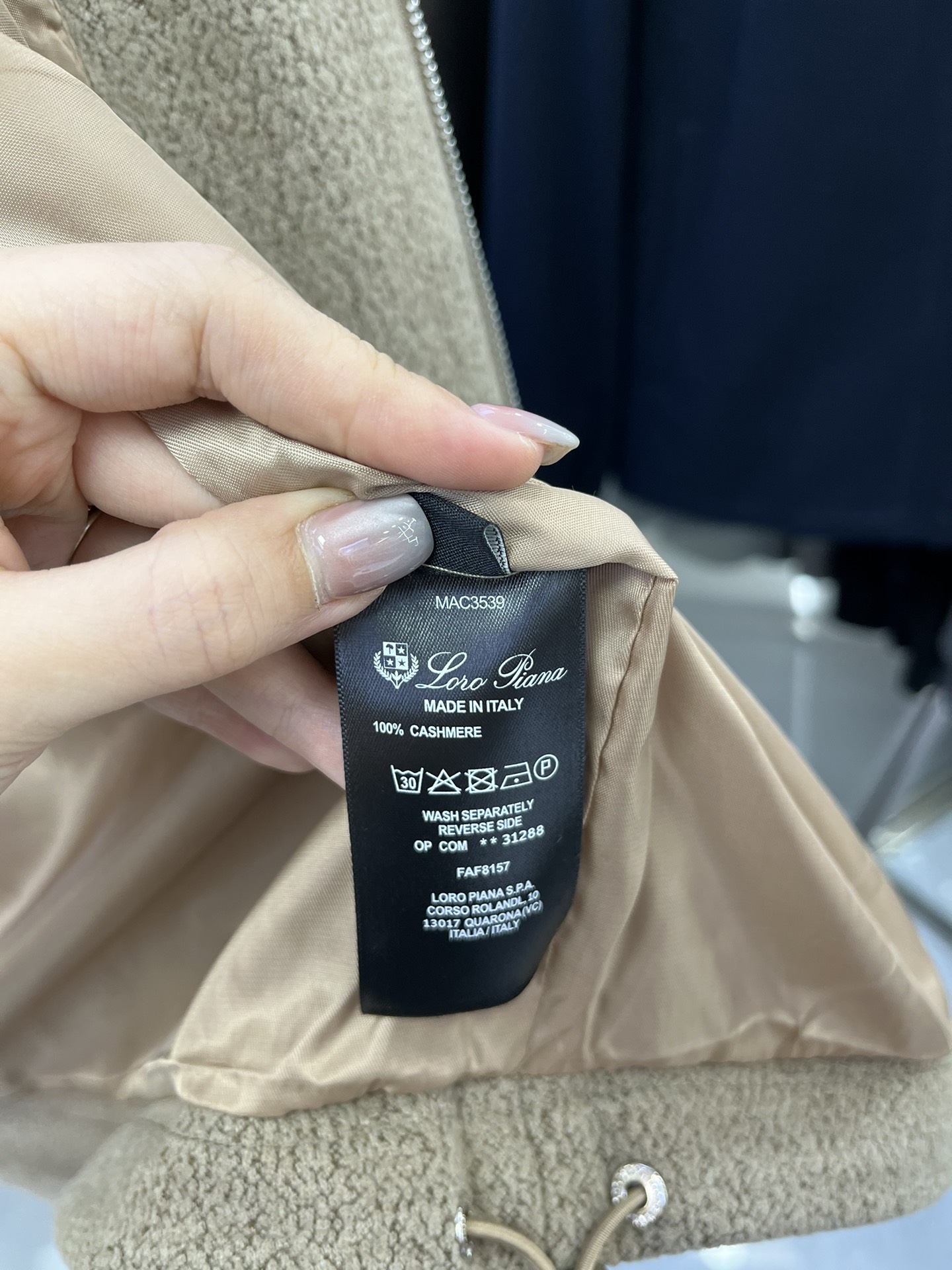 “High-End Custom Fabric Jacket with Clean Cut and Stereotyped Design in Black, Blue, Almond – Sizes 48-56” - 图片 9
