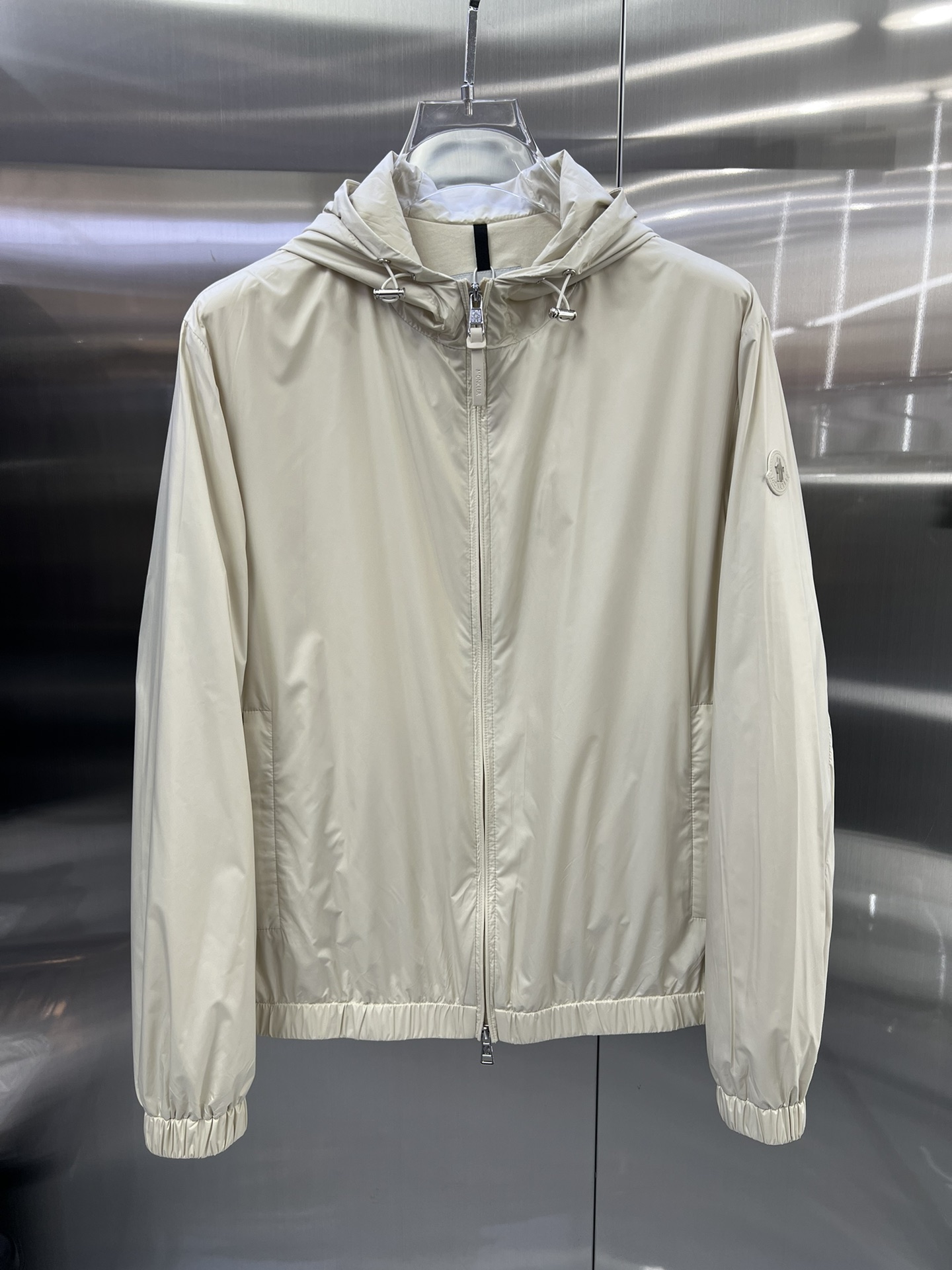 NO:495118,C45-Autumn new jacket Original 1:1 custom hardware accessories are fully imported and customized. Welcome to counter comparison. Super soft Super heavy fabric has a perfect fit. Pay attention to the super comfortable fabric. Exclusive model. Non-market goods. Same size for men and women. M1 XXXL. Black and white. 08,,jackets & coats,alexander wang.19860909C45-秋款新款夹克 原版1:1订制五金配件全进口原版定制 欢迎专柜对比 超柔软 超级重面料做工杠杠的版型完美 注意面料超舒服 独家款 非市场货 男女同款尺码M一XXXL 黑色米白色 08,,jackets & coats,alexander wang,Men's clothing