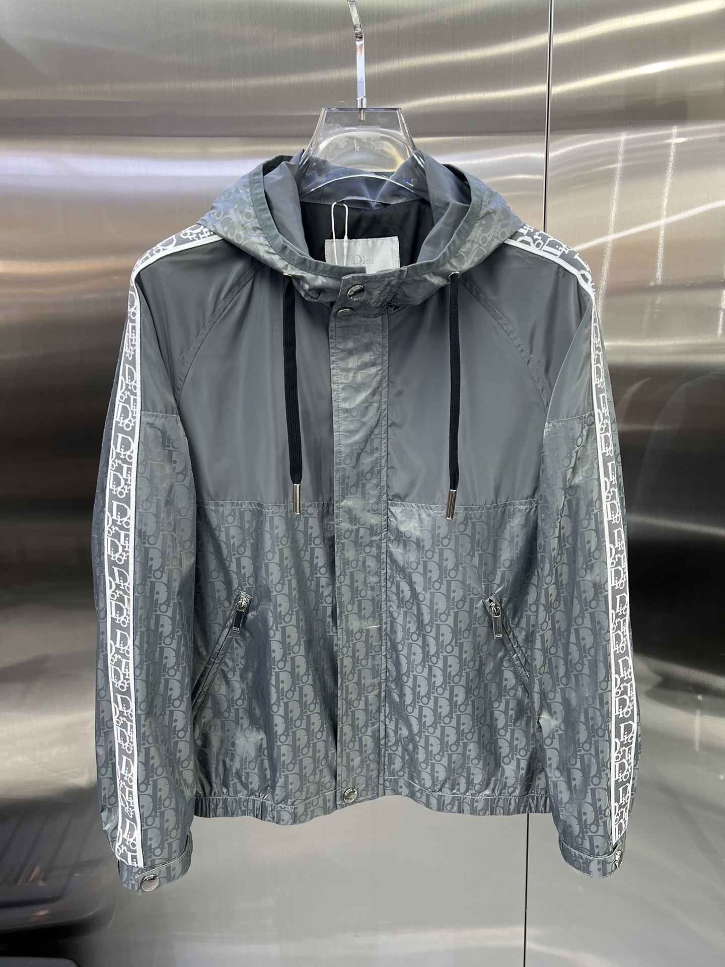 NO:495117,Autumn style new jacket Original 1:1 custom hardware accessories are fully imported and customized. Welcome to counter comparison. Super soft Super heavy fabric has a perfect fit. Pay attention to the super comfortable fabric. Exclusive model. Non-market goods. Same size for men and women. M1 XXXL 08,, jackets & coats, alexander wang19860909秋款新款夹克 原版1:1订制五金配件全进口原版定制 欢迎专柜对比 超柔软 超级重面料做工杠杠的版型完美 注意面料超舒服 独家款 非市场货 男女同款尺码M一XXXL 08,,jackets & coats,alexander wang,Men's clothing