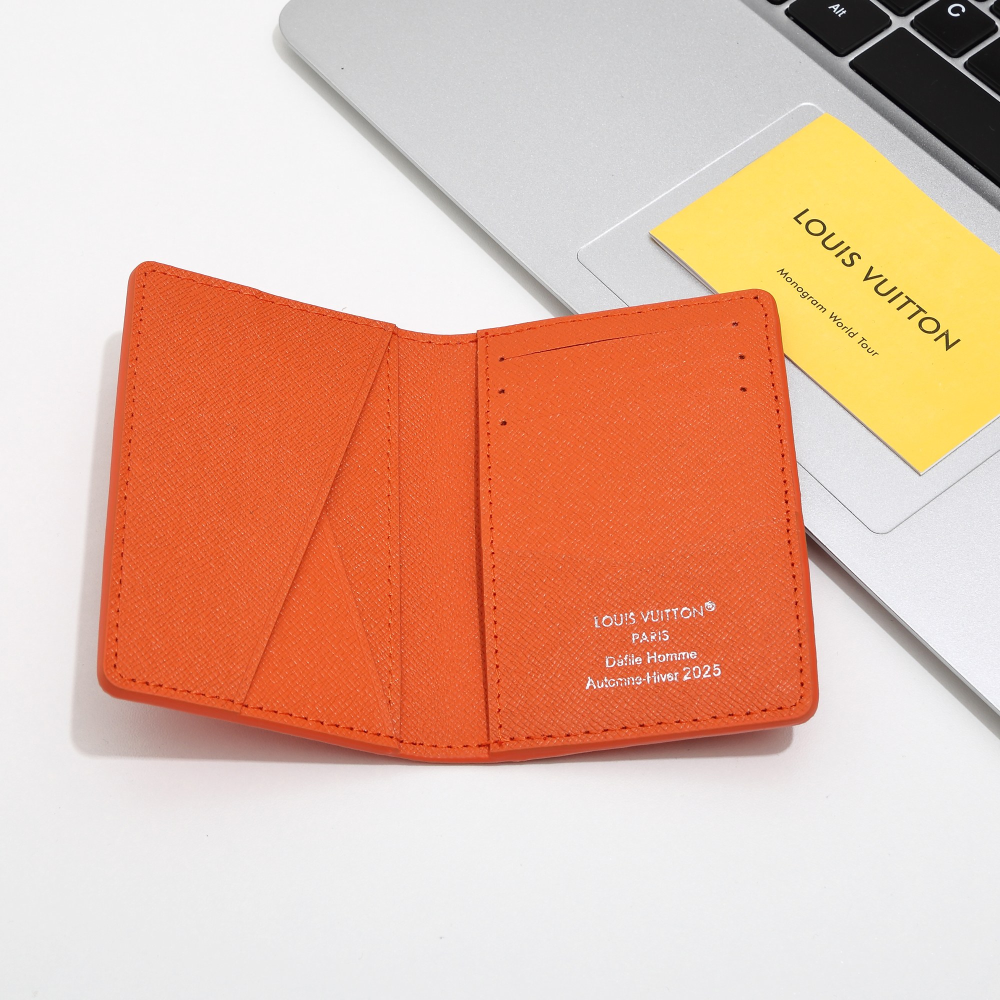 品牌：LV
货号：M14880卡包
颜色：浅蓝 白色 粉色 天蓝 橙色 绿色 绿印车