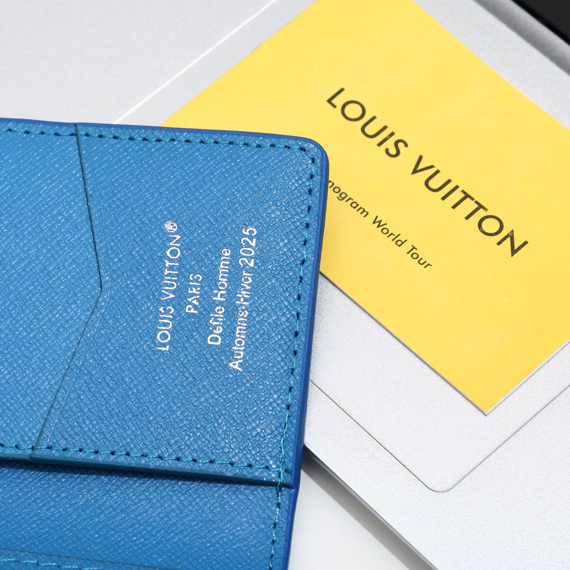 品牌：LV
货号：M14880卡包
颜色：浅蓝 白色 粉色 天蓝 橙色 绿色 绿印车