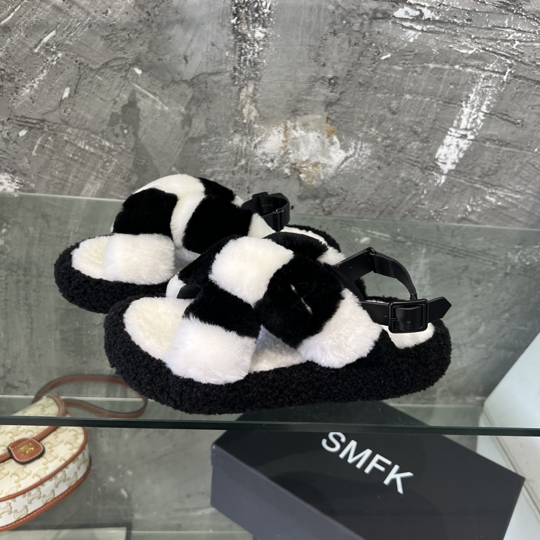 650 SFK, FURRY SANDALS WITH SOCKS AND CUTE, STYLISH DESIGNS. IT DOESN’T MAKE ANY MISTAKES - 图片 2