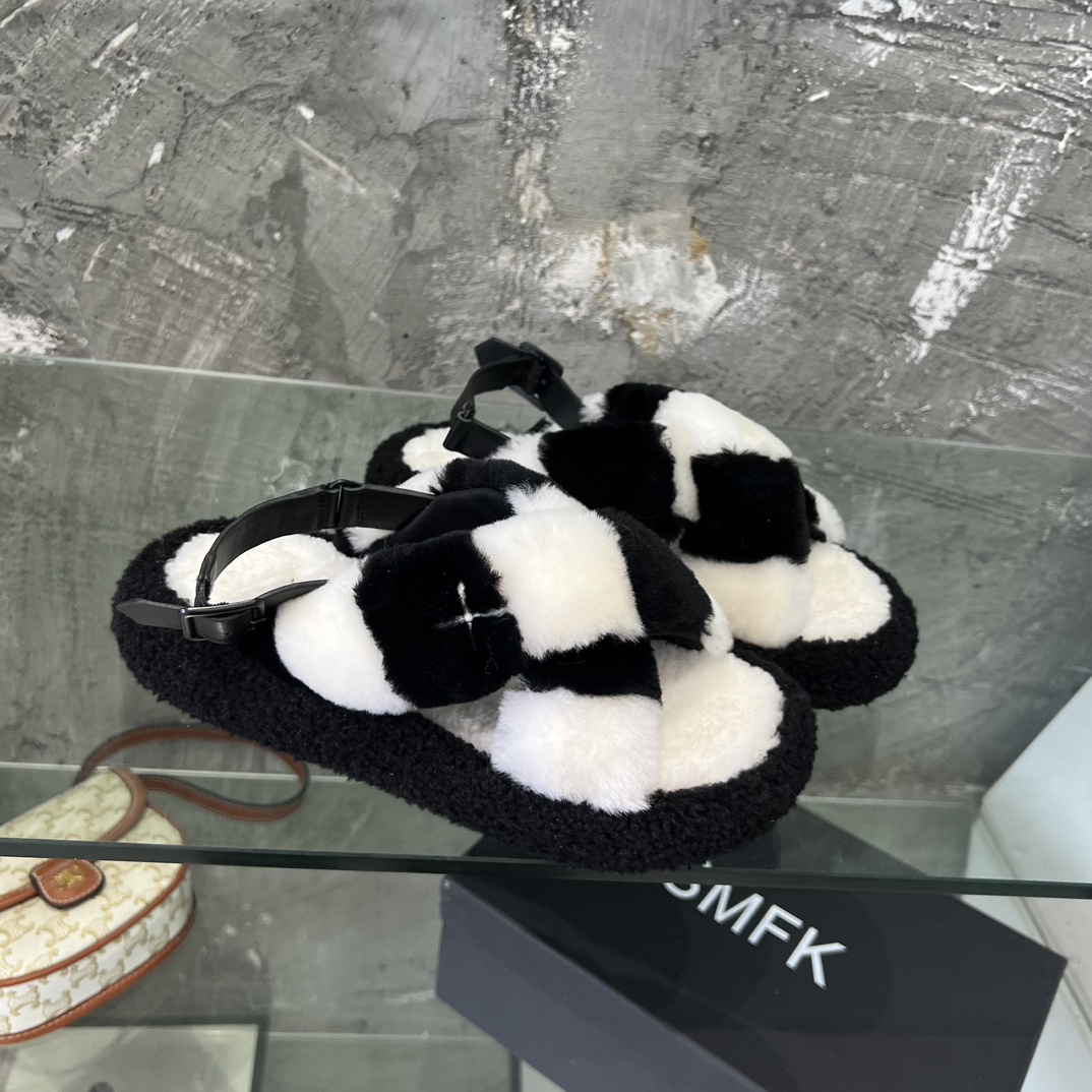 650 SFK, FURRY SANDALS WITH SOCKS AND CUTE, STYLISH DESIGNS. IT DOESN’T MAKE ANY MISTAKES - 图片 3