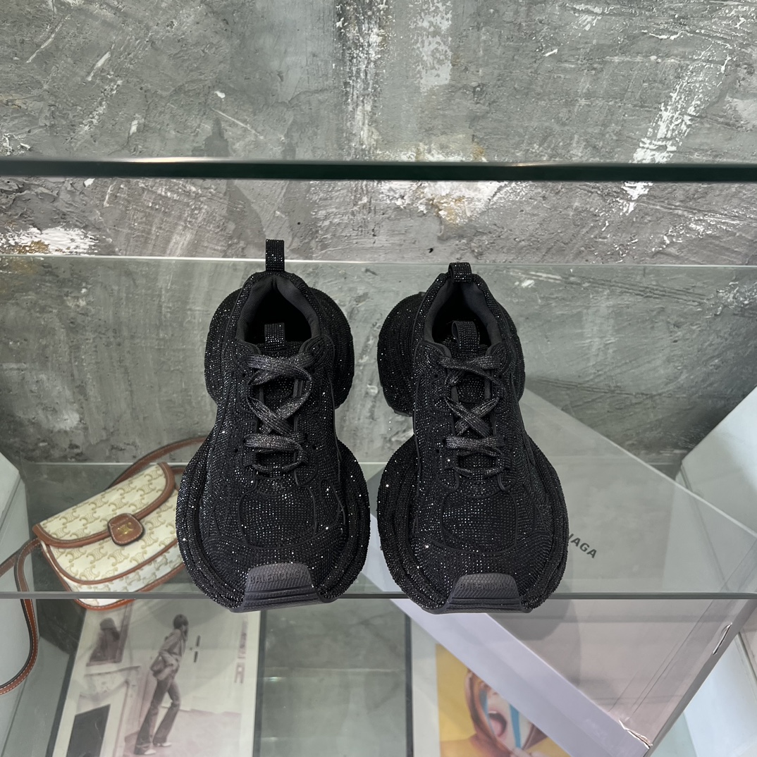 lldyqe情侣款BALENCIAGA 3XL满钻版运动鞋️️高品质 高版本☑️ 超级闪烫钻工艺 上脚效果非常炸 刷街爆棚。码数：35-45