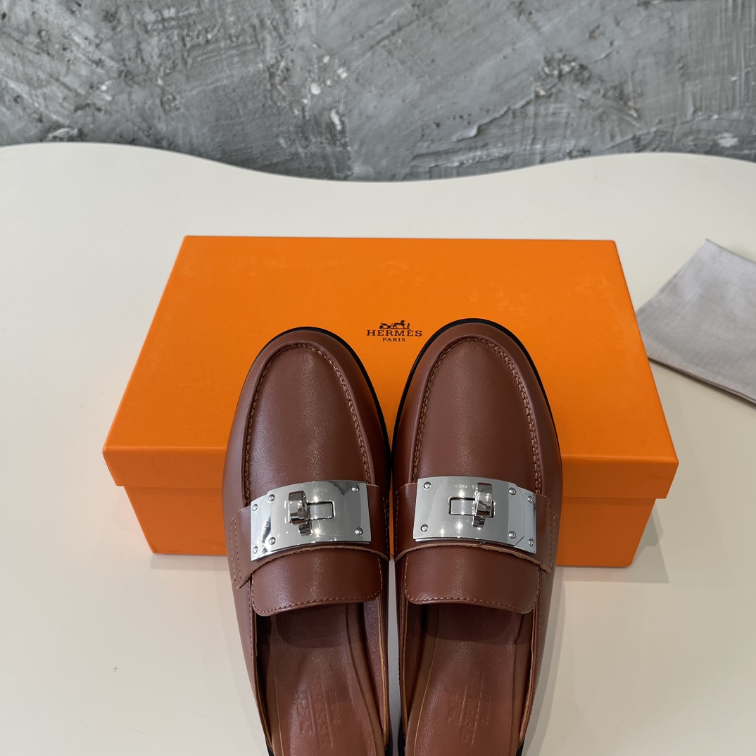 “New Hermes SS24 Shoes: Fine Italian Leather, Comfortable Fit, Stylish Details” - 图片 4
