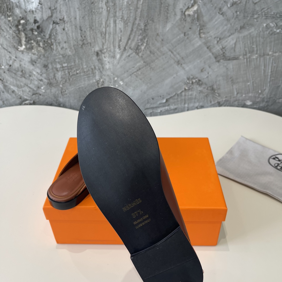 “New Hermes SS24 Shoes: Fine Italian Leather, Comfortable Fit, Stylish Details” - 图片 9