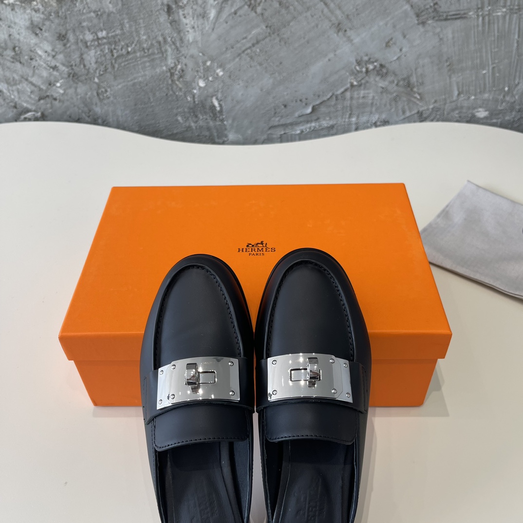 “New Arrival: Hermes SS24 Spring & Summer Shoes with Fine Italian Leather Details” - 图片 4