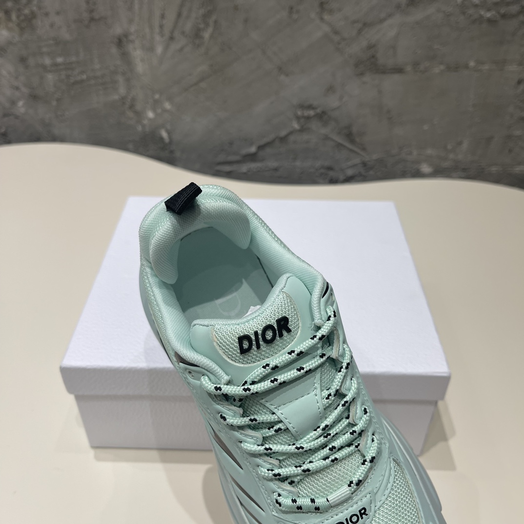 370💰Dior迪奥 b32全新shoes 来袭‼️
真的太好看啦！做工精细网面空压 透气美美哒。独家开模。原版。无可挑剔
原版开模大底tpu组合。
官网6色齐全。
码数：35-45
         
