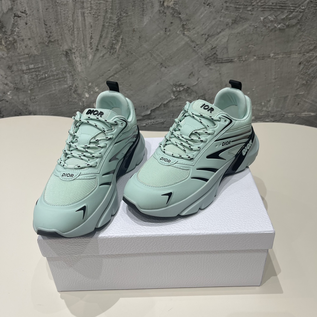 370💰Dior迪奥 b32全新shoes 来袭‼️
真的太好看啦！做工精细网面空压 透气美美哒。独家开模。原版。无可挑剔
原版开模大底tpu组合。
官网6色齐全。
码数：35-45
         