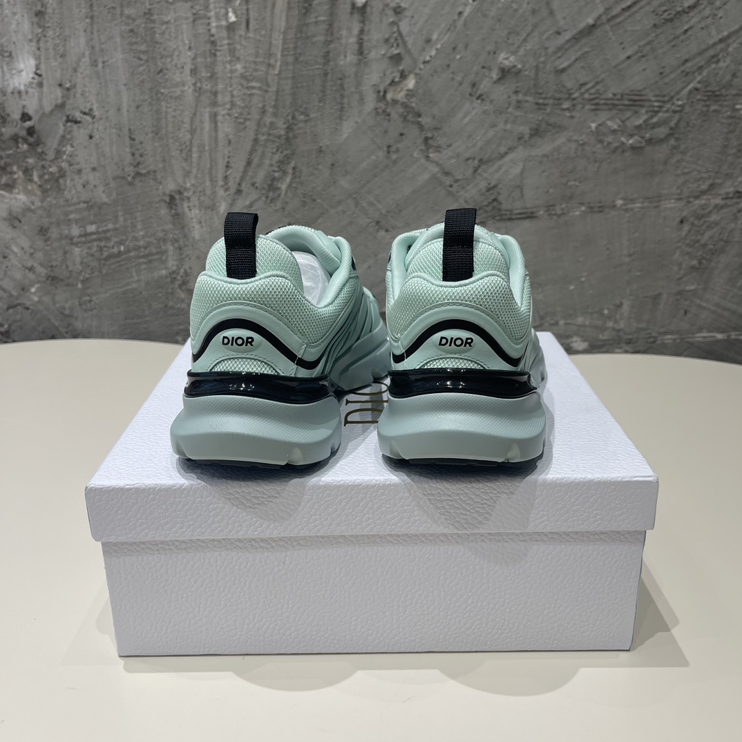 370💰Dior迪奥 b32全新shoes 来袭‼️
真的太好看啦！做工精细网面空压 透气美美哒。独家开模。原版。无可挑剔
原版开模大底tpu组合。
官网6色齐全。
码数：35-45
         