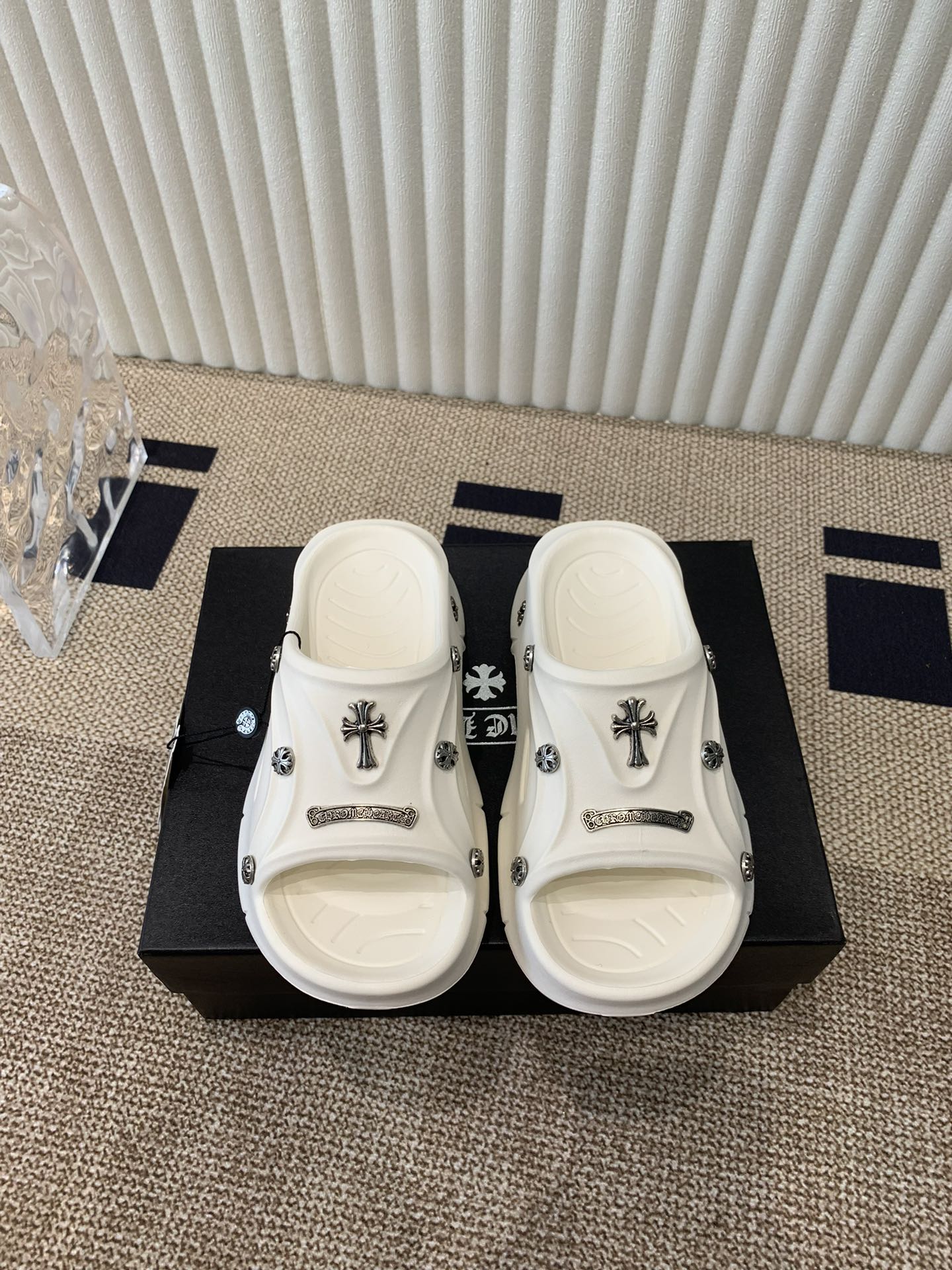 NO:408040,Comehearts The most popular lazy slippers this summer, Korean style fashion summer semi-trailer, high-end, atmospheric and upscale, is more suitable for lazy people. They wear it with one foot, without having to start, convenient and fast. Rubber integrated molding original accessories 6.5cm size: 36-41 (customized for 40.41) (! One size smaller), slippers, slippers19860909comehearts 今夏最流行的懒人拖鞋,韩版潮流夏季时尚半拖 高端大气上档次外,更适合懒人族们,一脚蹬就穿好了,都不用动下手,方便快捷 橡胶一体成型原版配饰 6.5cm size:36-41（40.41定做）（！偏小一码）,拖鞋,slippers,Women's Shoes