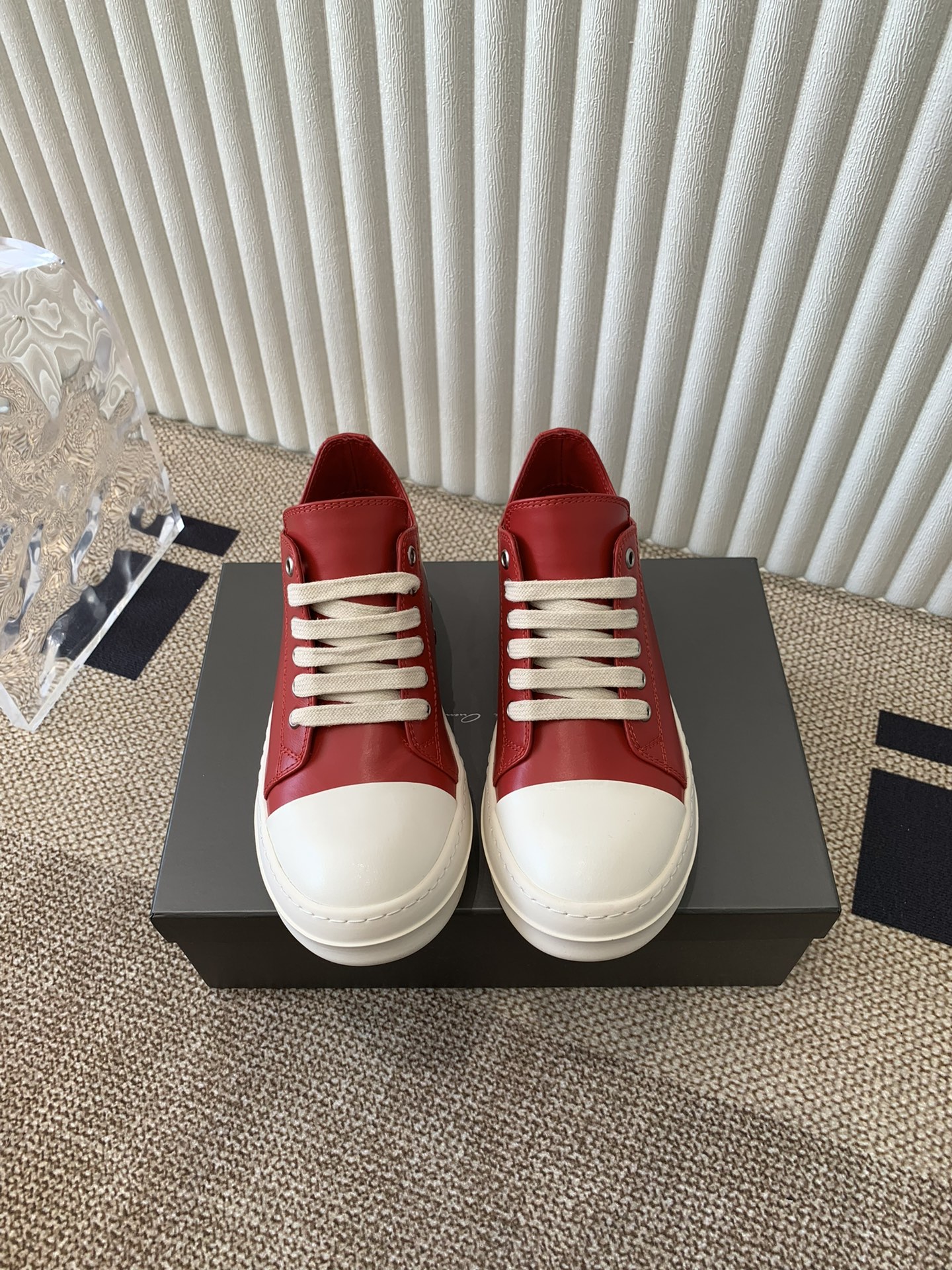 NO:747413,Leather-covered Rick Owens VANS for lovers, infringing style, the king of fried items. The texture is perfect and the appearance is very good. yyds is so good to match. The original customized outsole has a unique milky fragrance. Size: women 35-42, men 38-46, casual shoes/sports shoes, sneakers19860909皮面情侣款Rick Owens VANS 侵权款王炸单品 质感满分颜值超高 yyds 太好搭配了 原版定制大底,有独特的奶香味 码数:女35-42、男38-46,休闲鞋/运动鞋,sneakers,Women's Shoes