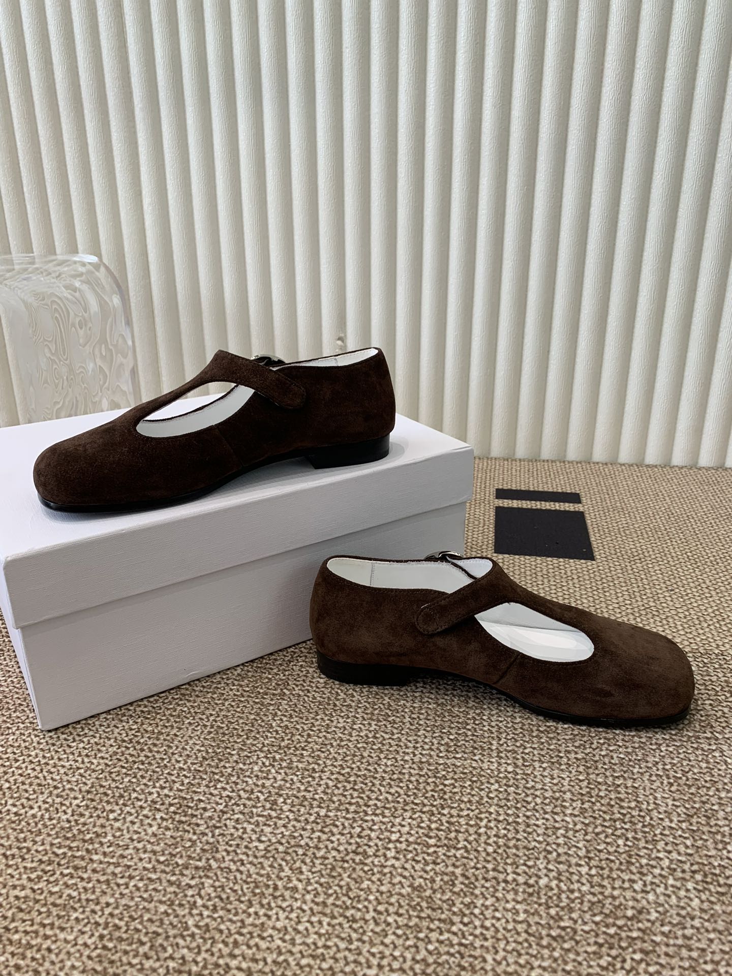 Tory Burch Ballet Shoes: 609 Pounds of Sheepskin Luxury - 图片 5