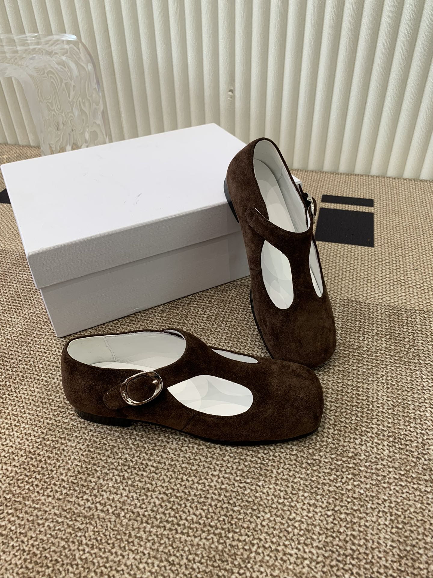 Tory Burch Ballet Shoes: 609 Pounds of Sheepskin Luxury - 图片 3