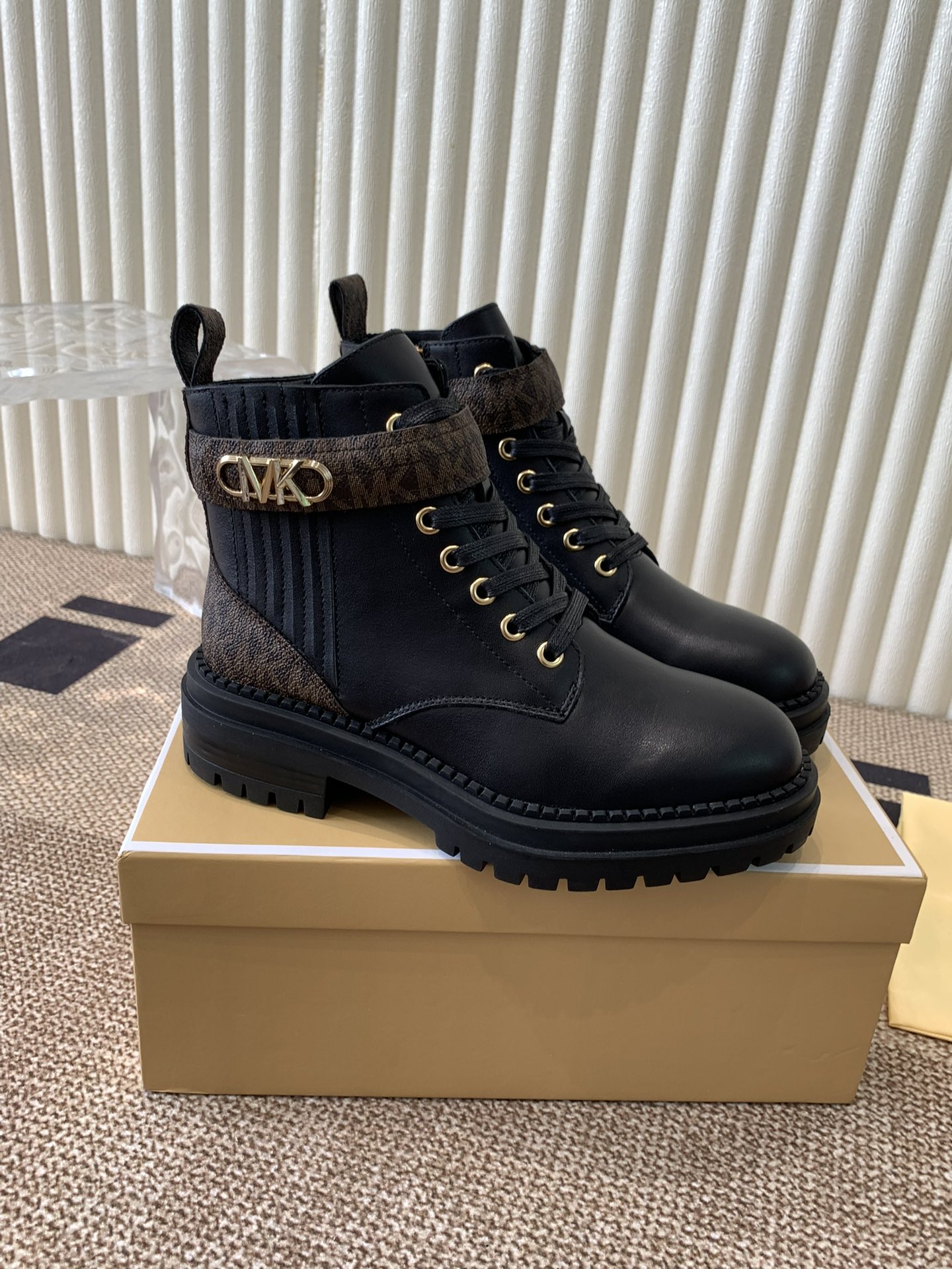 Michael Kors 2024 Martin Boots: Cow & Air-Fruit Skin, Rubber Sole, Size 35-41