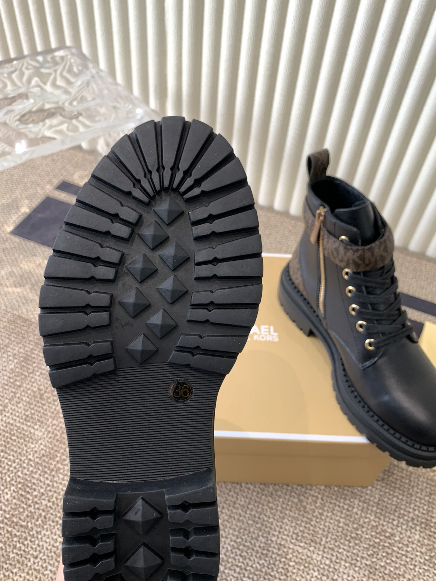 Michael Kors 2024 Martin Boots: Cow & Air-Fruit Skin, Rubber Sole, Size 35-41 - 图片 8
