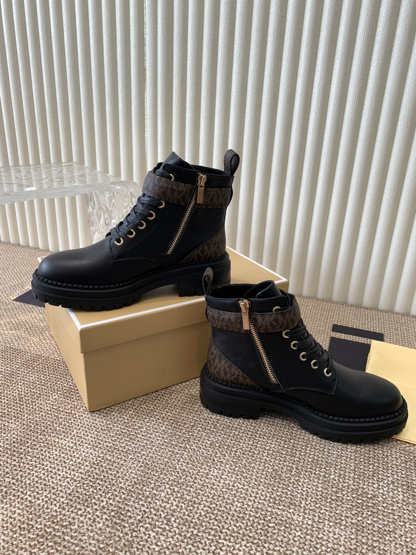 Michael Kors 2024 Martin Boots: Cow & Air-Fruit Skin, Rubber Sole, Size 35-41 - 图片 2
