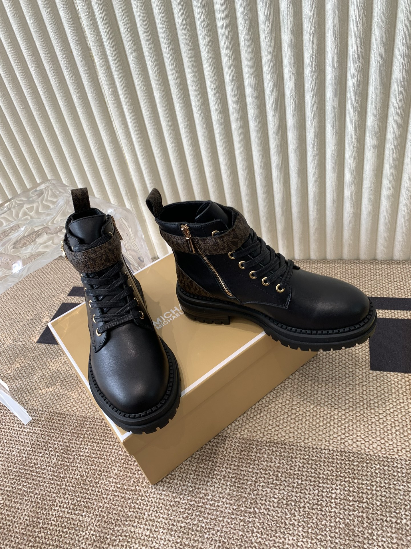 Michael Kors 2024 Martin Boots: Cow & Air-Fruit Skin, Rubber Sole, Size 35-41 - 图片 4