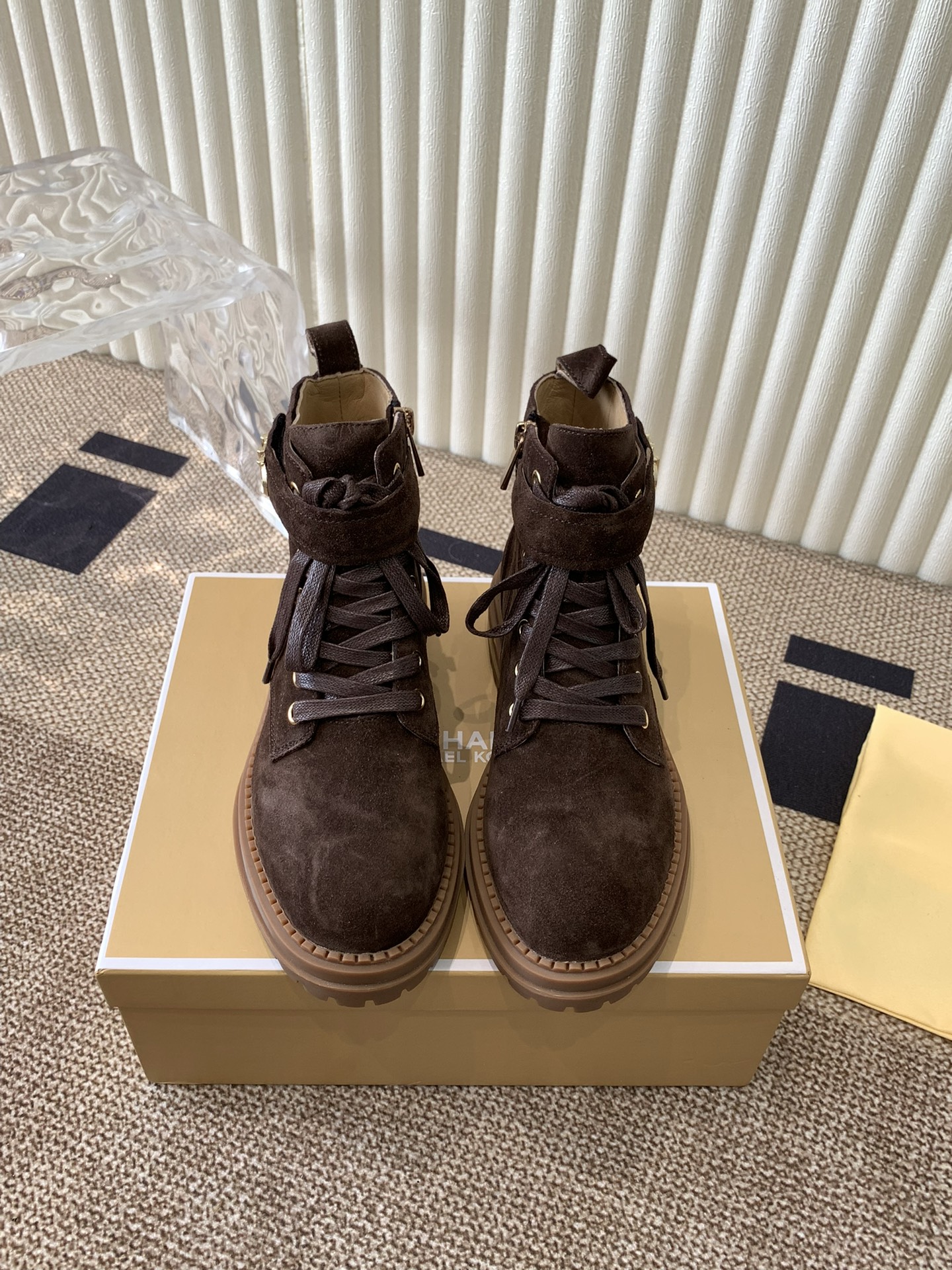 Michael Kors 2024 Martin Boots: Premium Leather, Slip-Proof Sole, Various Sizes. - 图片 9